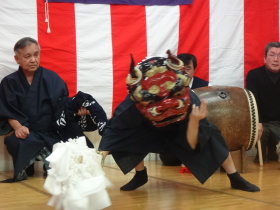 130106安茂里大門区新年会の獅子舞より